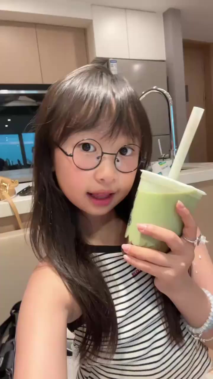 秋天的第一杯奶茶，干杯！
