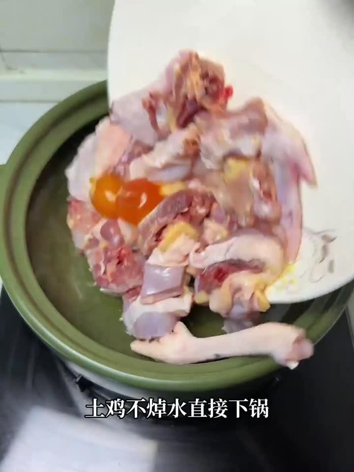 板栗土鸡汤的顶级做法,汤鲜滋补一学就会!