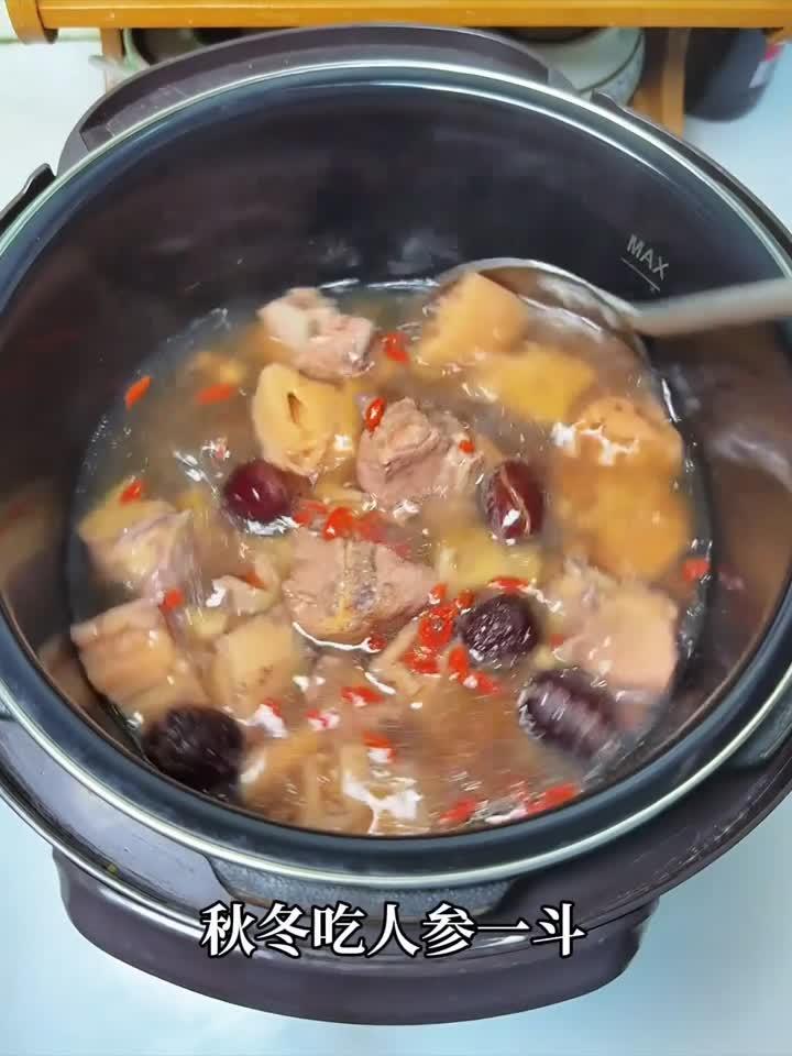 莲藕排骨汤教程:健脾暖胃又鲜甜,电饭煲10分钟搞定!