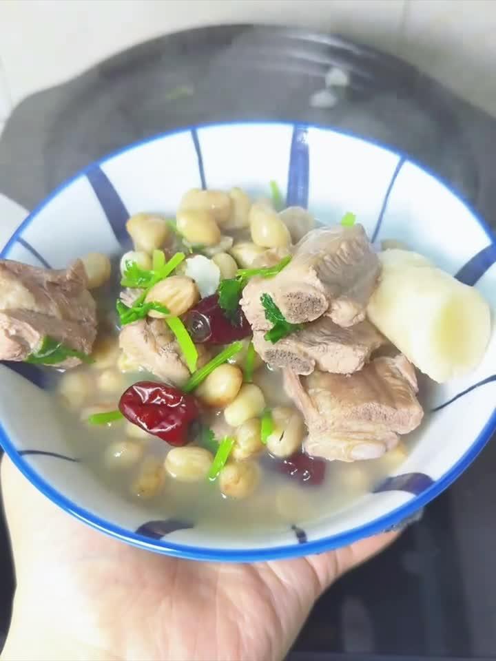 三步炖出奶白花生排骨汤,秋日暖身必备!