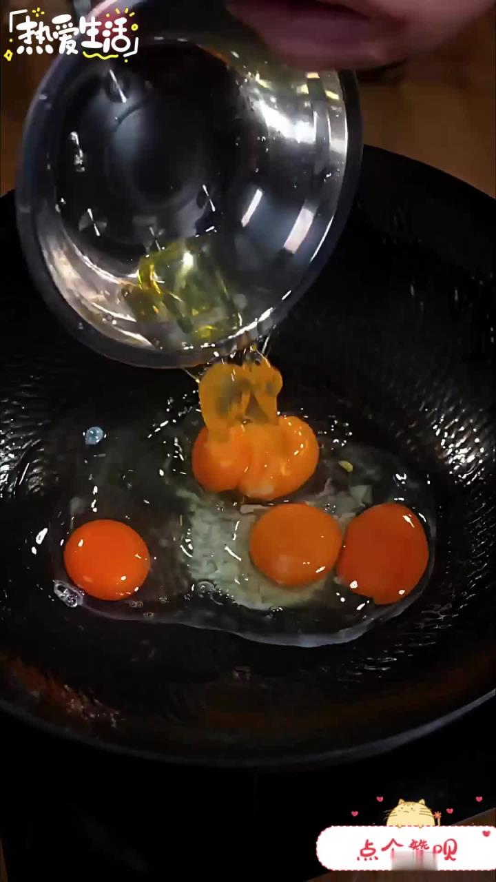 我们湖南外卖里排前二的必须是辣椒炒肉和这道农家一碗香，没吃过的一定要试一试，真的