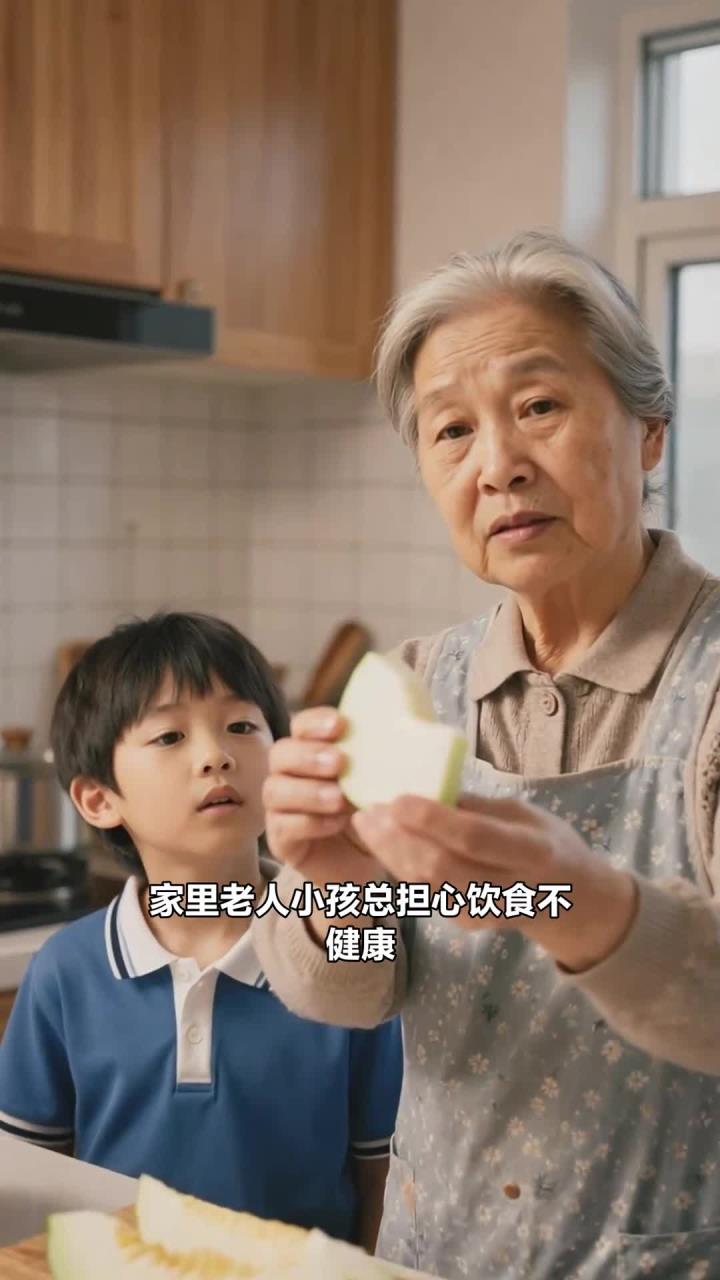 用冬瓜海带排骨汤，清热利水补钙，老人小孩喝了超合适！