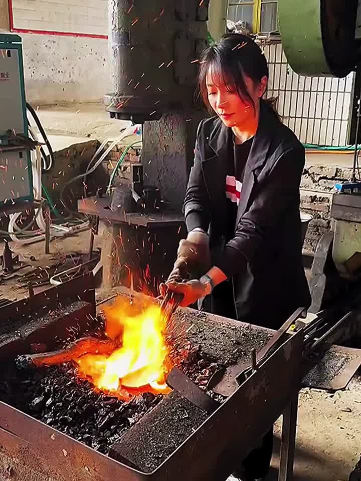 小姐也会短打菜刀