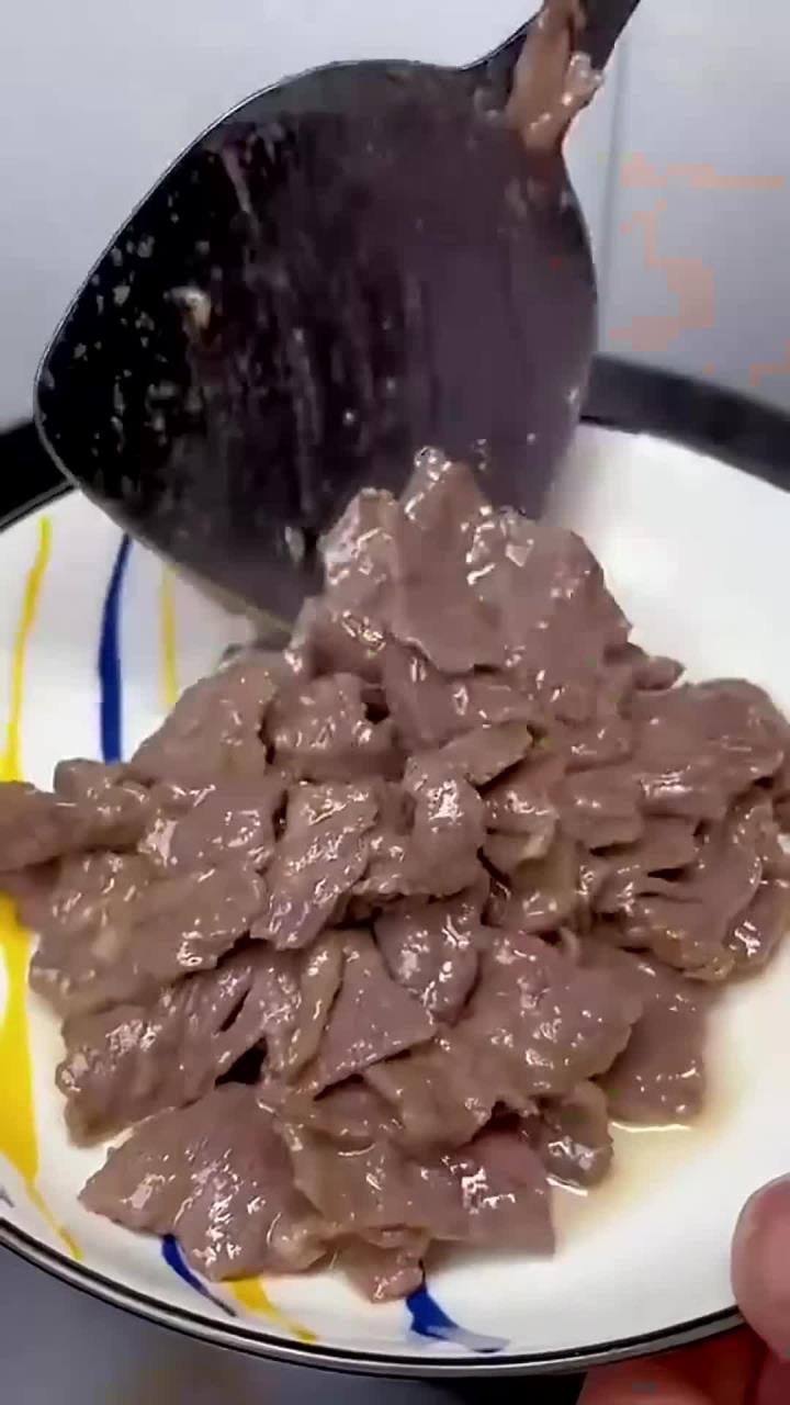 又到了吃芒果的季节,怎么少的了这个特色菜:芒果炒牛肉