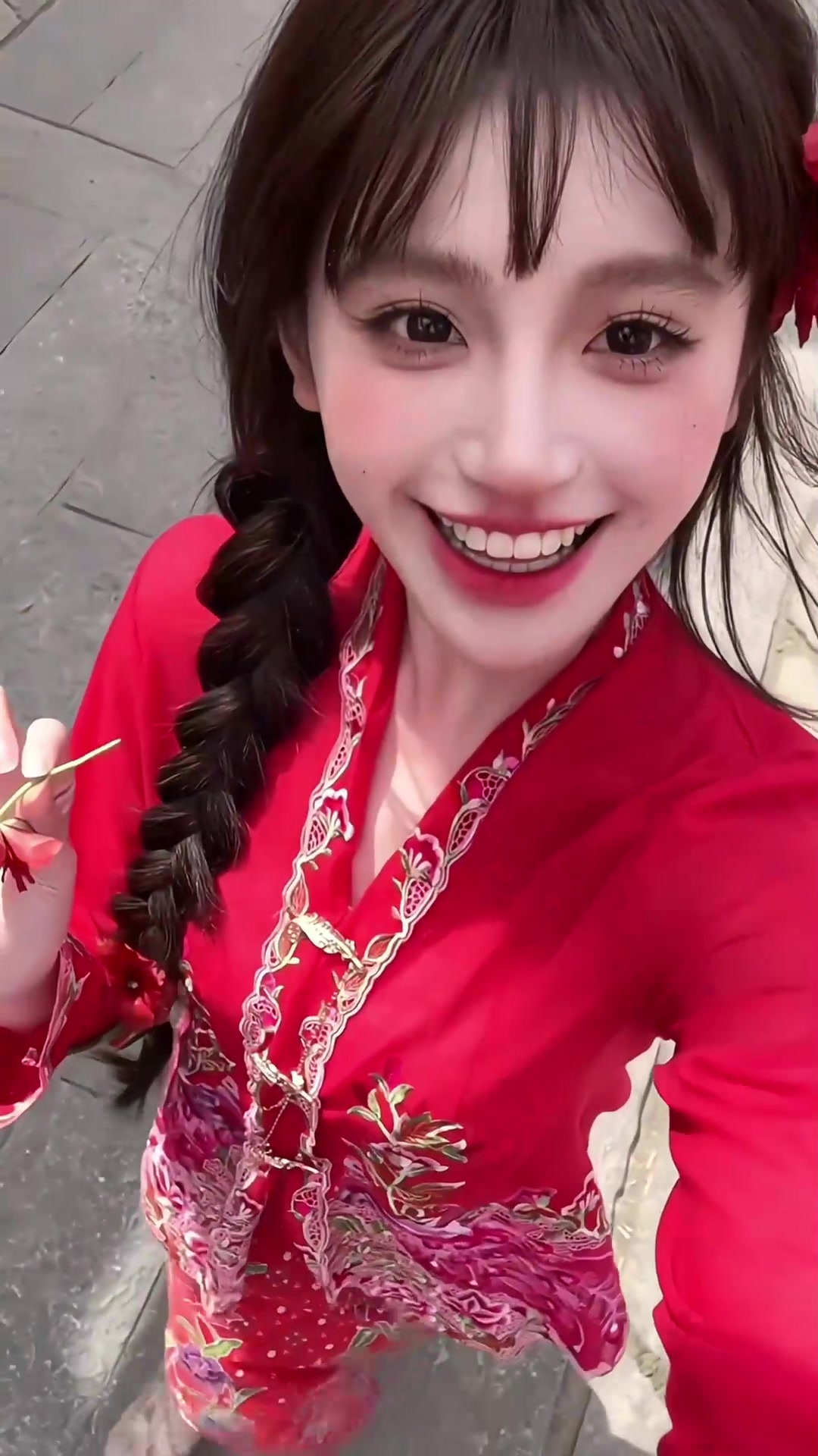 “这是谁家的丫头 ”今天在泉州不簪花了 当一次小娘惹