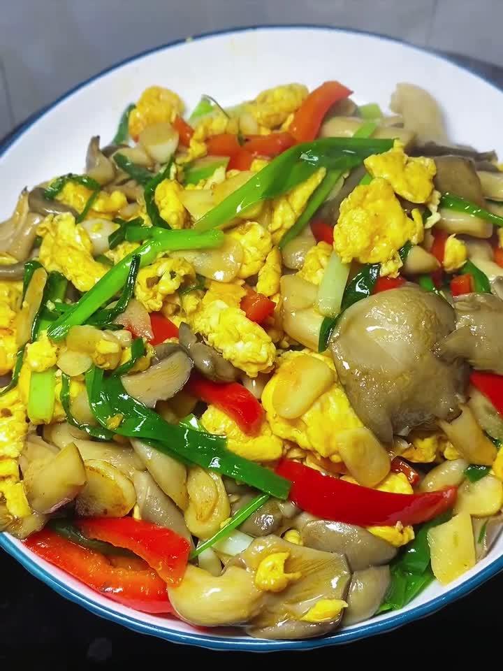 平菇炒鸡蛋的家常做法,简单易学,营养又美味!