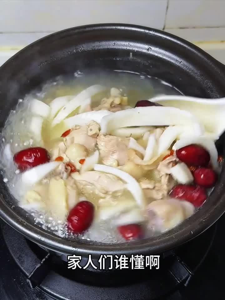 天热就馋这锅汤,清甜滋补的椰子鸡,一碗接一碗停不下来!