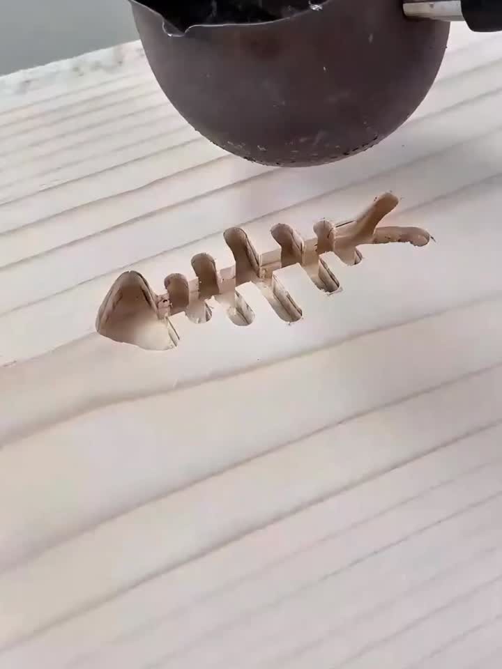 如何在10万元昂贵的桌子上制作一个鱼骨logo?