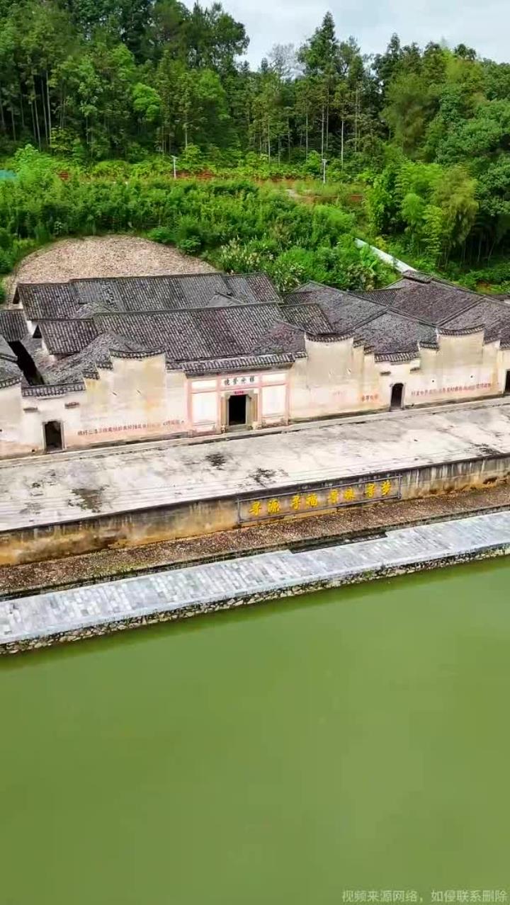 南桥大夫弟，是江西省寻乌县首富的家，这是一个典型的赣派建筑