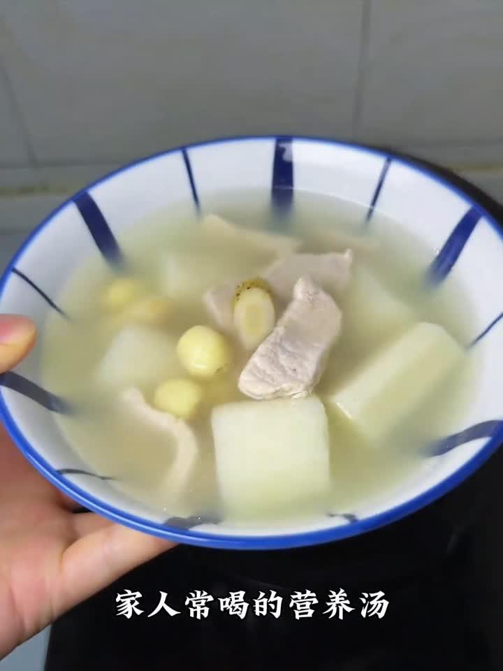 夏日养生必备:山药莲子瘦肉汤,清热安神还健脾