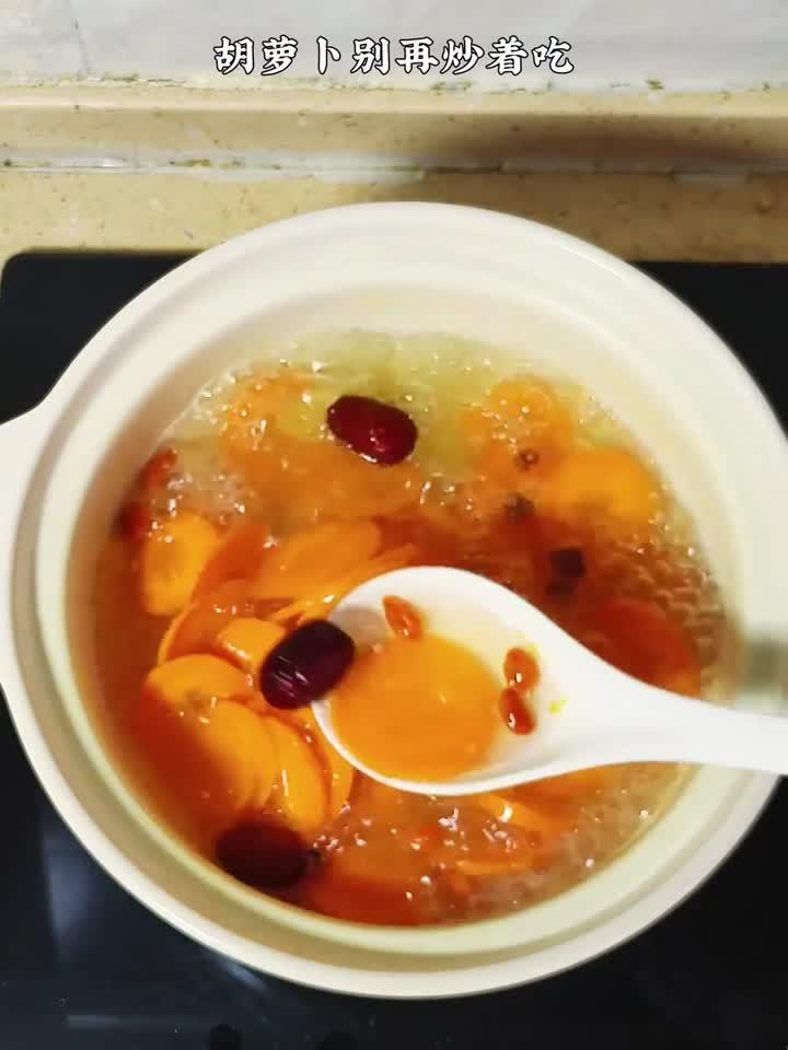 脾胃虚别总炒胡萝卜!这碗炖汤更养人,气色红润脾胃舒