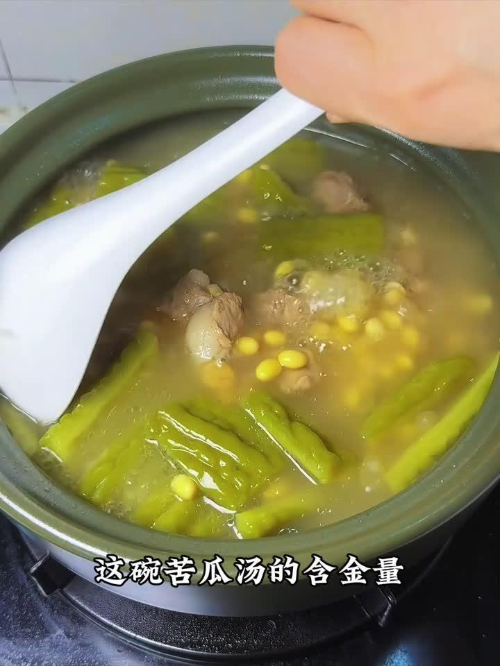 夏日必喝苦瓜排骨汤，一口回甘解暑气！