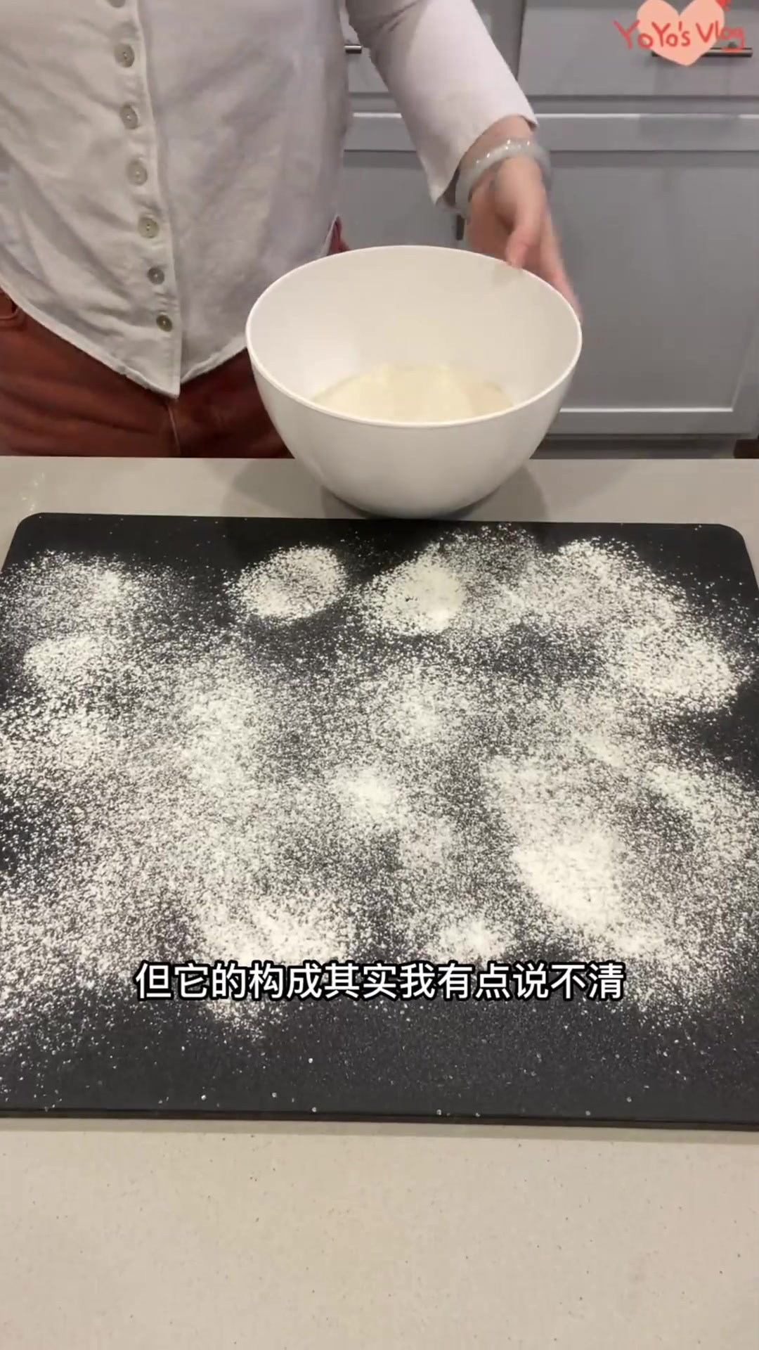 培根芝士披萨。油炸凤尾虾。西柚气泡水