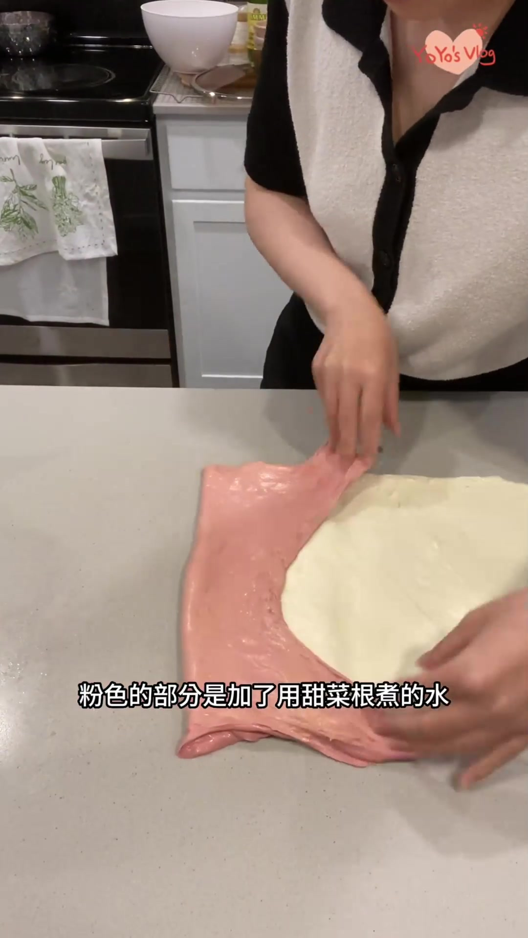 甜菜根欧包。牛仔骨。蛋饼。青柠水