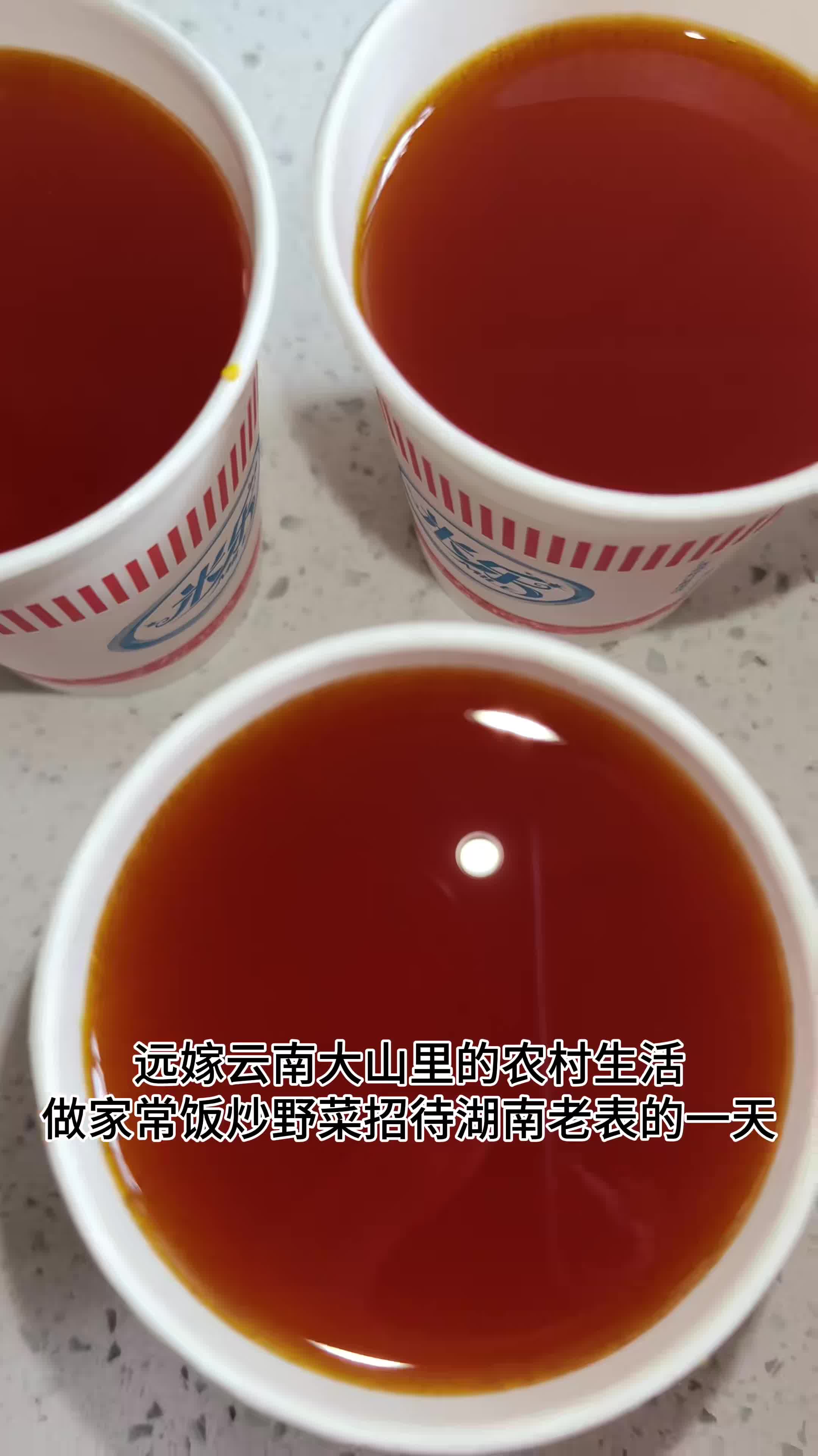 做云南家常菜招待湖南老表,原以为会吃不惯,没想到我迟迟不敢接受的臭屁虫