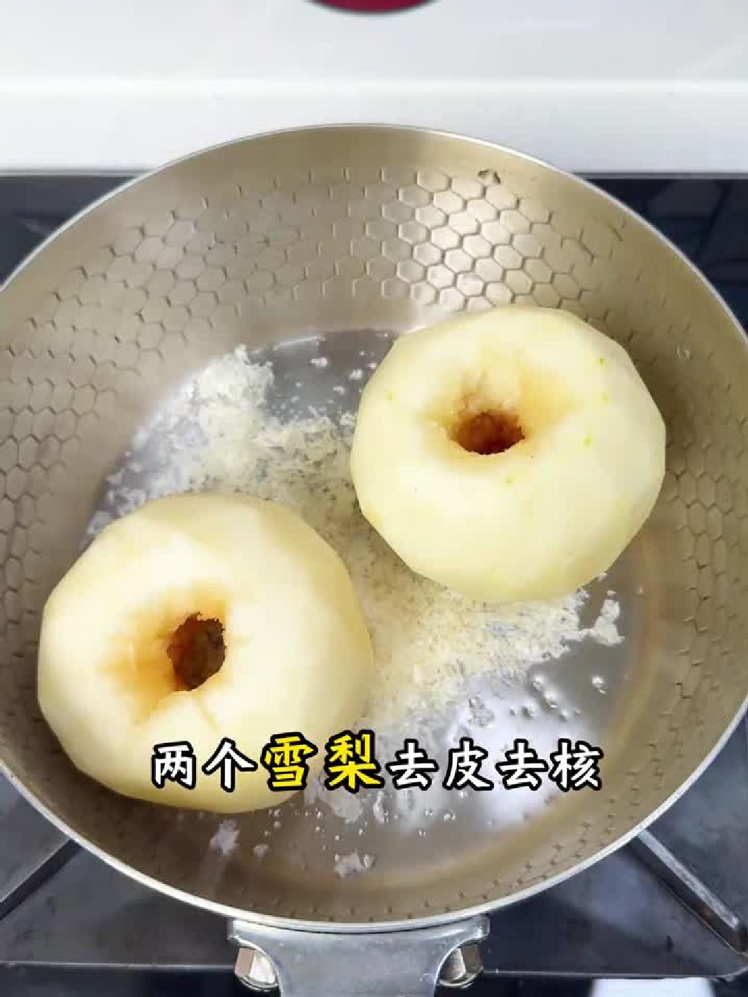 秋日润肺正当时，这碗冰糖银耳雪梨羹快安排上！