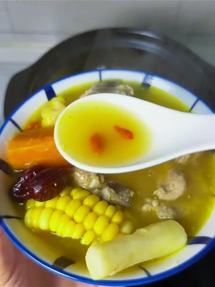 暖心玉米排骨汤，一锅炖出幸福滋味！