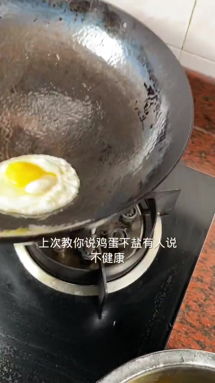 学会这个生日面,亲手做给过生日的她,对她说:有人宠你有人爱