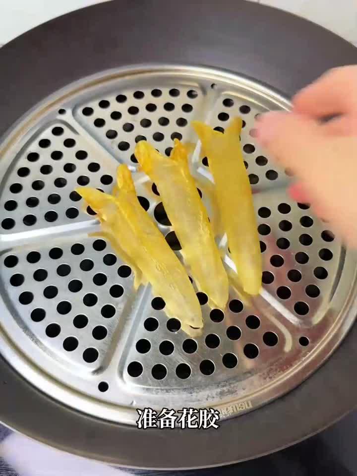秋冬滋补必备!花胶鸽子汤零腥味秘方,鲜到流口水
