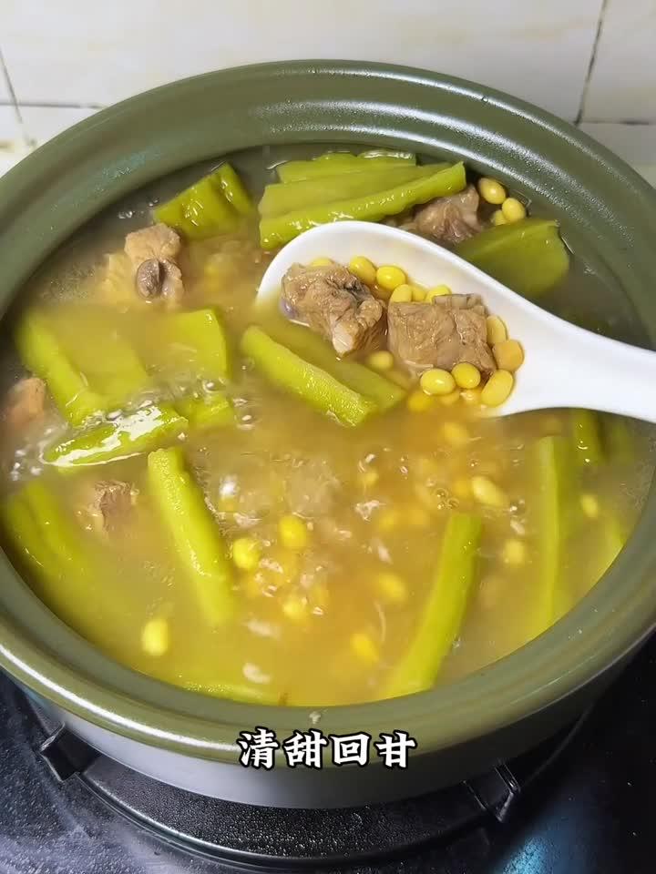 夏日必喝！排骨苦瓜汤，甘甜解暑又养生