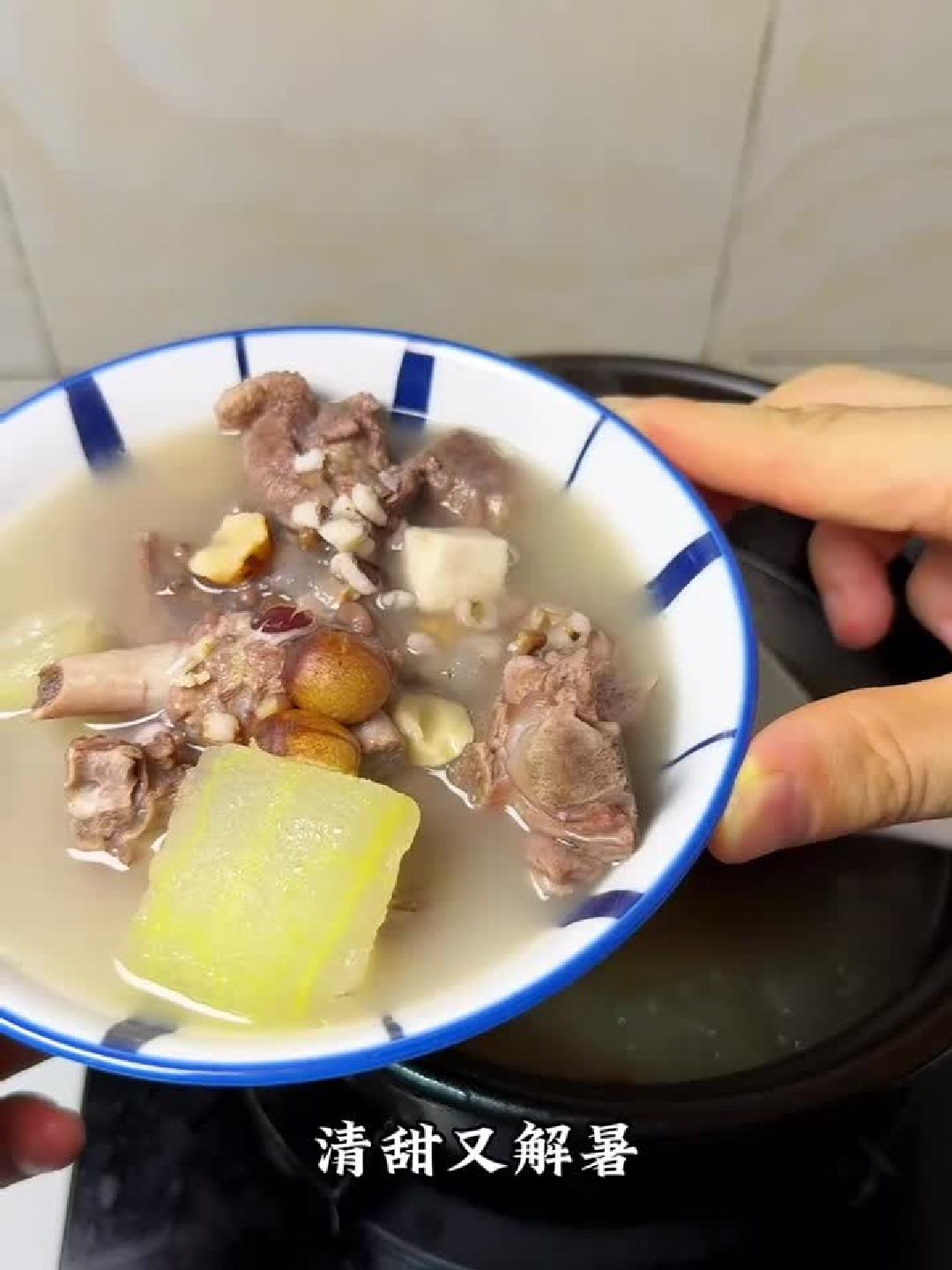 夏日养生首选:冬瓜薏米老鸭汤,清热祛湿又养胃!