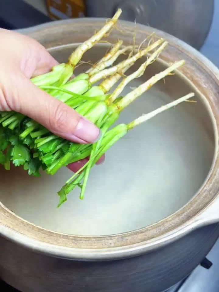 香菜根煮水,养生妙用多!健康喝出好身体
