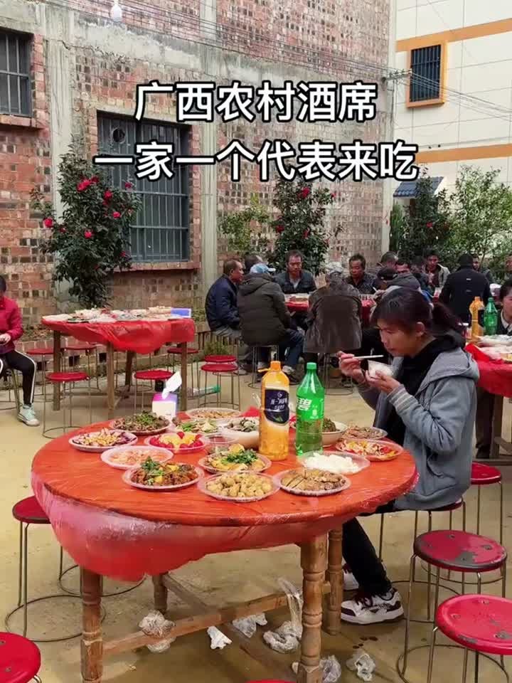 广西农村酒席一桌10个人,没空来的派一个人来代表吃
