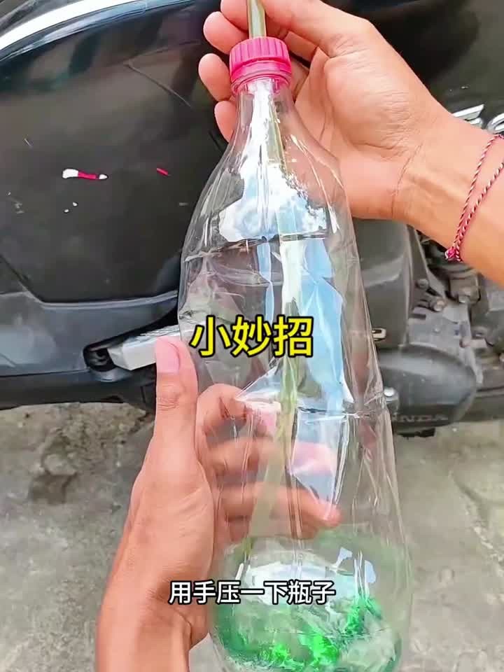 太厉害了，塑料瓶和软胶管可以改成抽油神器