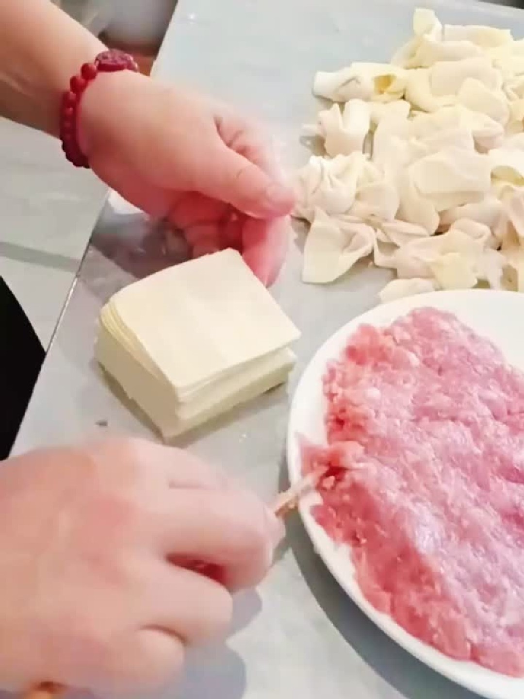 这个包馄饨的手法又快又好看