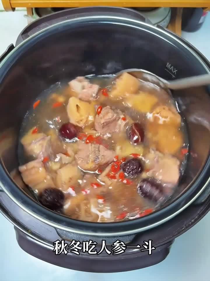 电饭煲养生汤！10分钟备料，莲藕排骨汤健脾暖胃超鲜甜