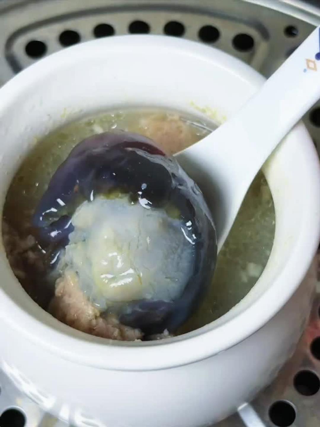 江西瓦罐汤与皮蛋肉饼：滋养身心的健康奥秘