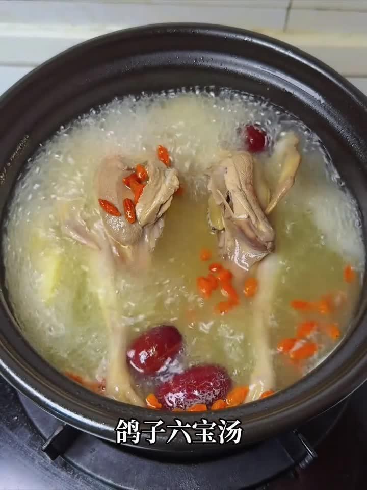 鸽汤一炖气血足，鲜香软烂全家补！