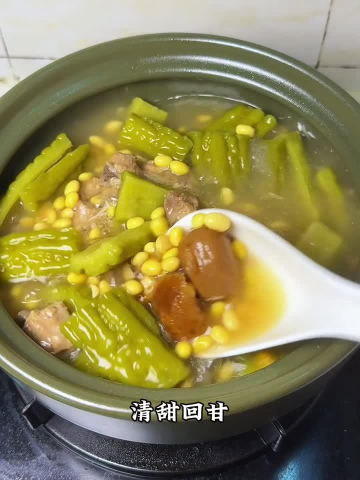 夏日必喝！排骨苦瓜汤，清热解暑，入口甘甜超治愈