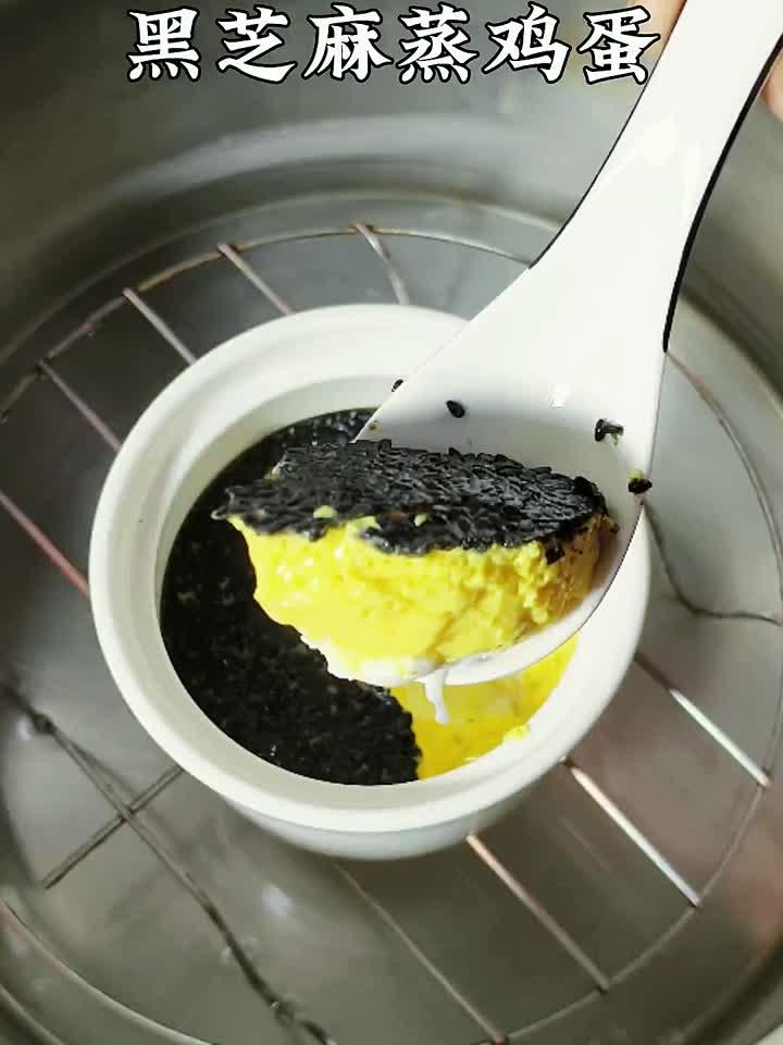 鸡蛋加黑芝麻滴香油，养发早餐简单又营养！