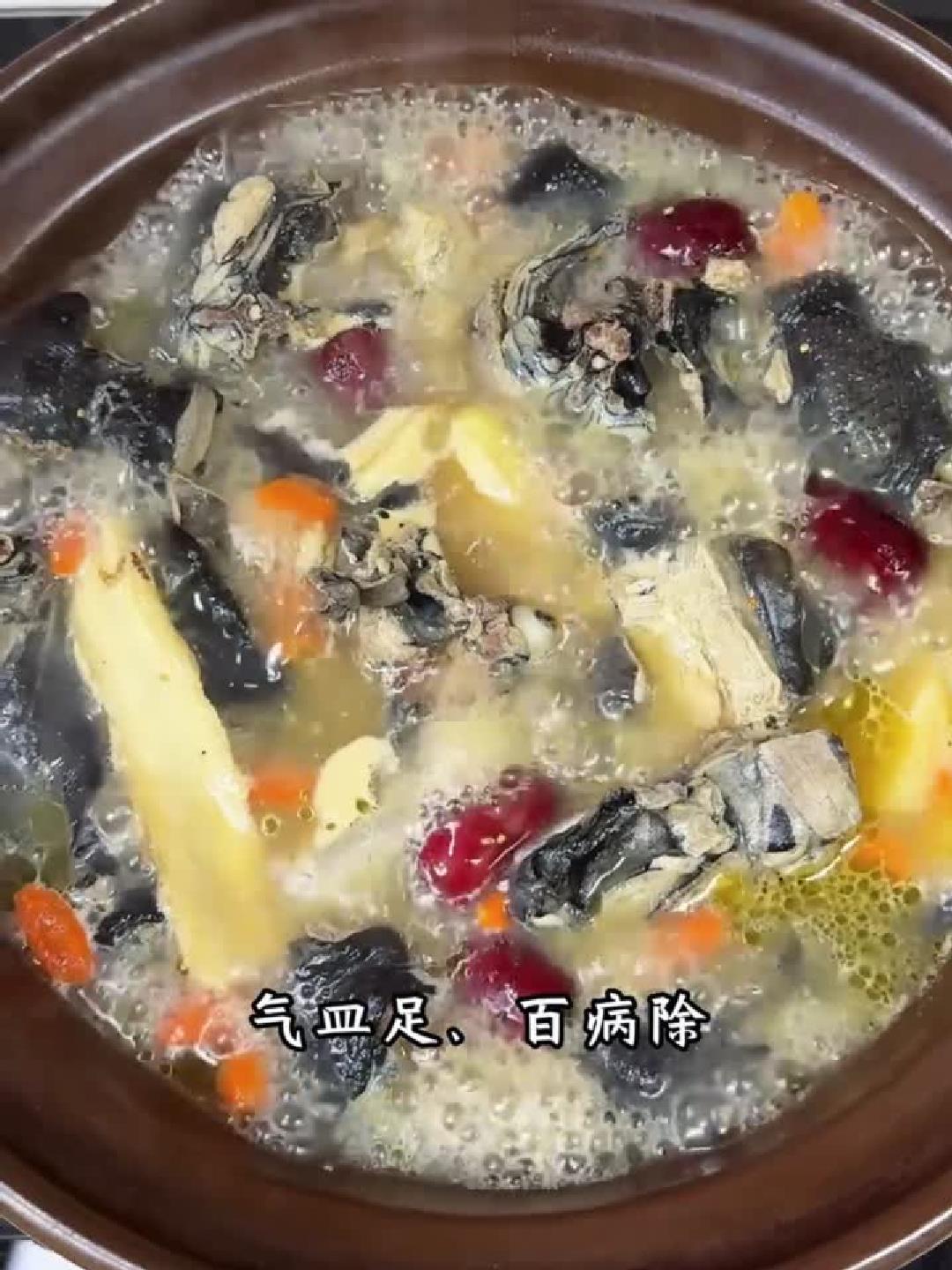 滋补养生必备！乌鸡汤的神奇食疗功效揭秘