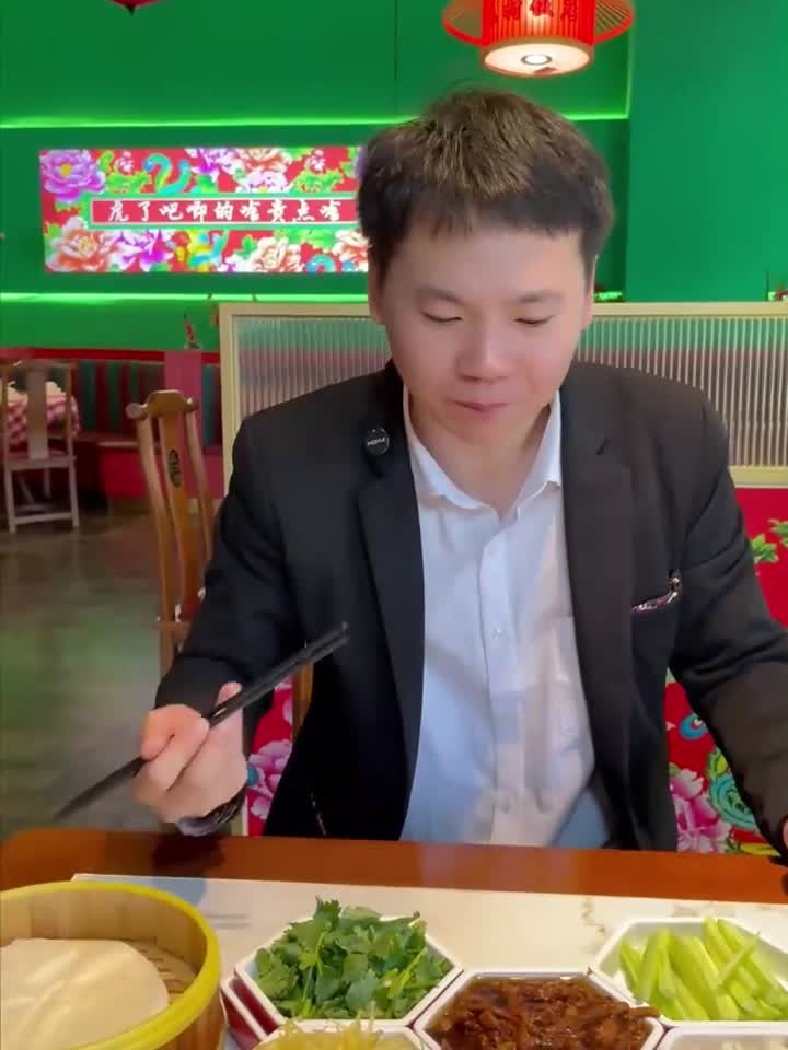健康新闻：立春吃什么？春饼！立春咬出好菜头！立春快乐！