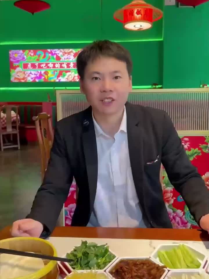 立春吃什么？春饼！立春咬出好菜头！立春快乐！