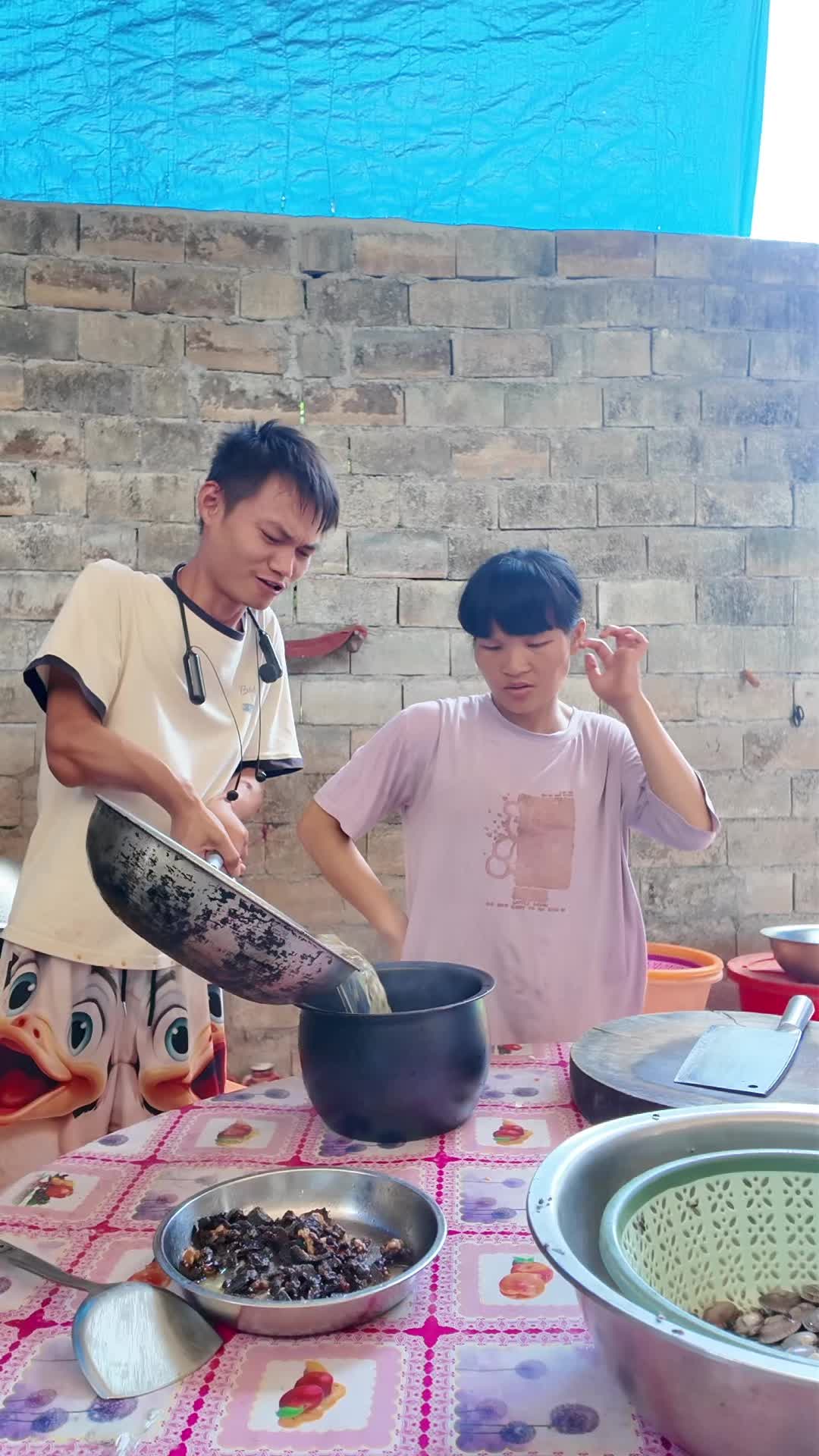 特意煮了咸鱼煲糖水，老婆还没尝一口，脸上就写满了嫌弃
