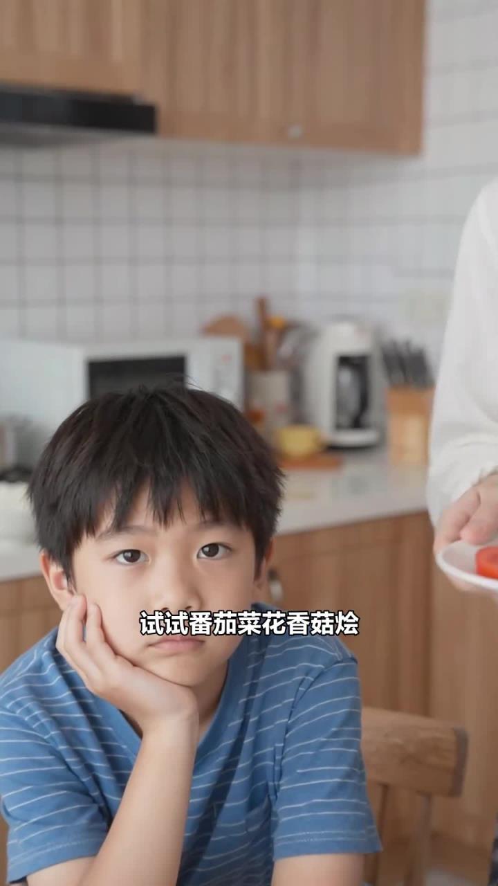 番茄、菜花、香菇,一起烩,酸甜开胃,孩子会喜欢吗?