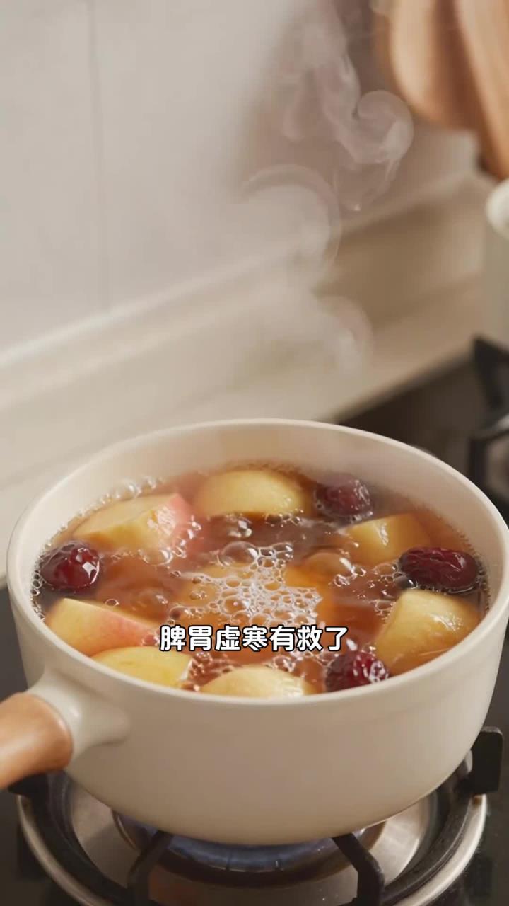 红枣+苹果煮成甜汤,水果煮熟了对脾胃更好