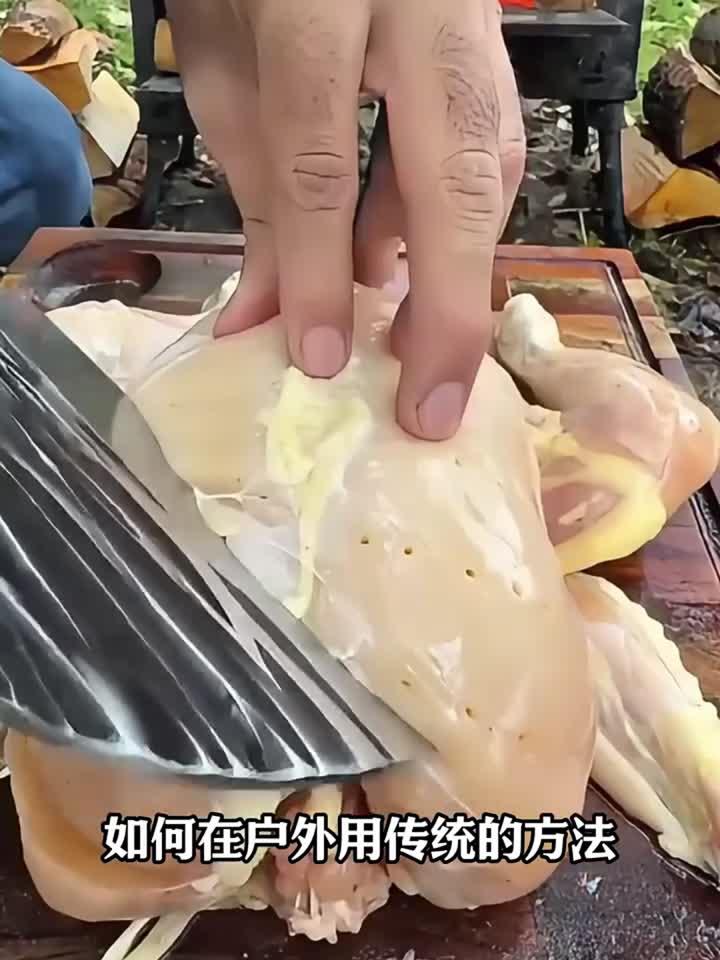 户外用传统的方法制作美味的叫花鸡和披萨，简单又有趣！