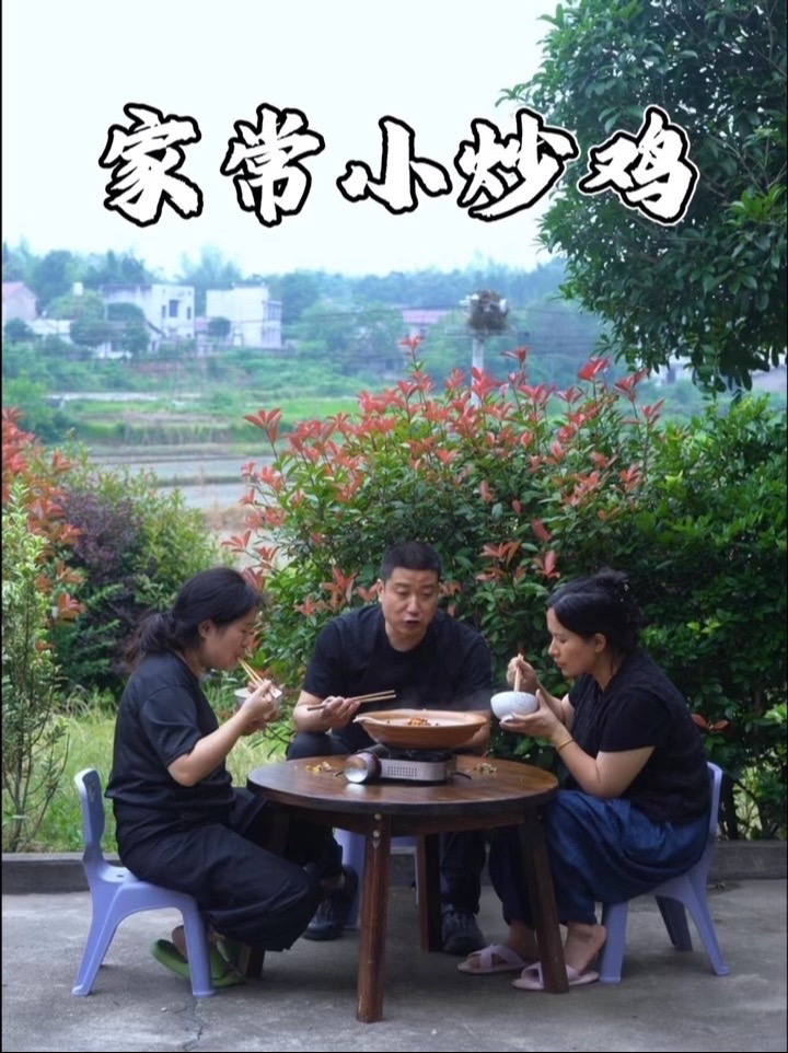 乡里土鸡按我这样做,不老不柴,汤汁浓郁,小火慢煨越煮越入味