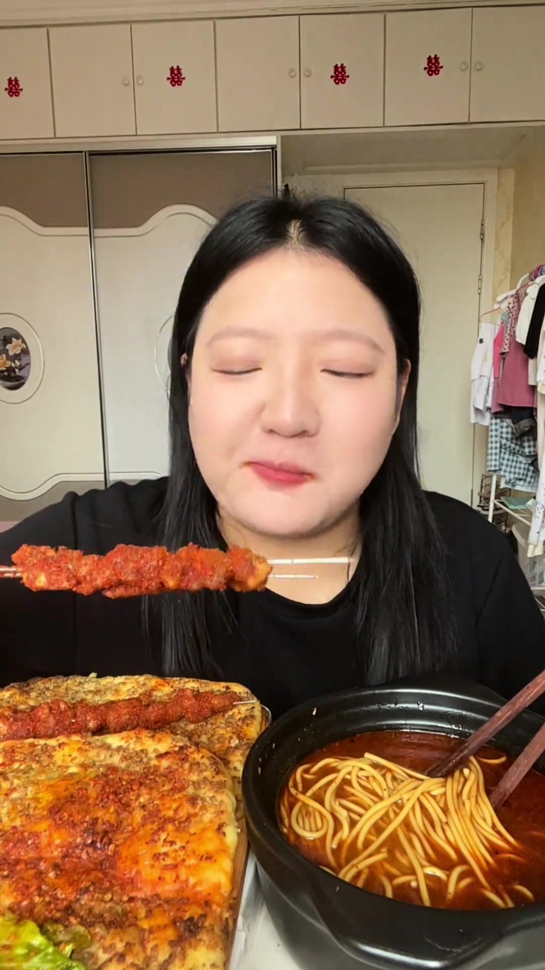 今天的烤肉筋和蓝莓芝士蛋糕真的太棒了 蛋糕完全是咸奶酪呀