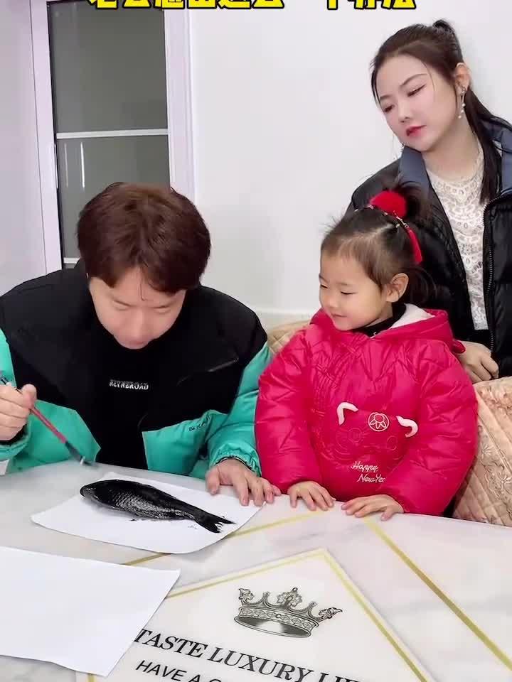 幼儿园布置作业画鱼，老公竟然想出这么一个办法！