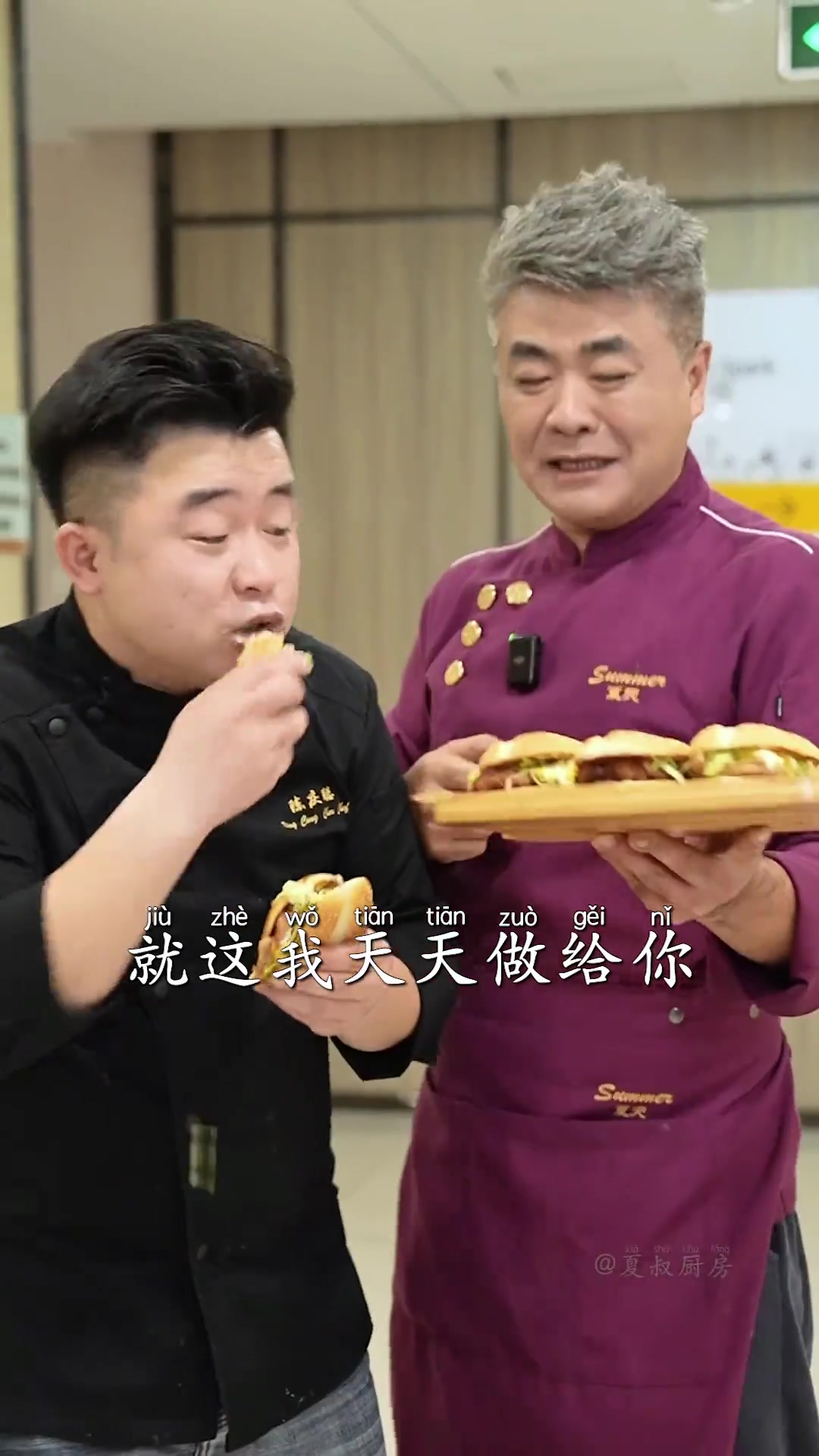 只要一步就能复刻的板烧鸡腿堡！满口爆汁，比麦当当还要好吃~ 想吃多少做多少，赶紧安排起来！