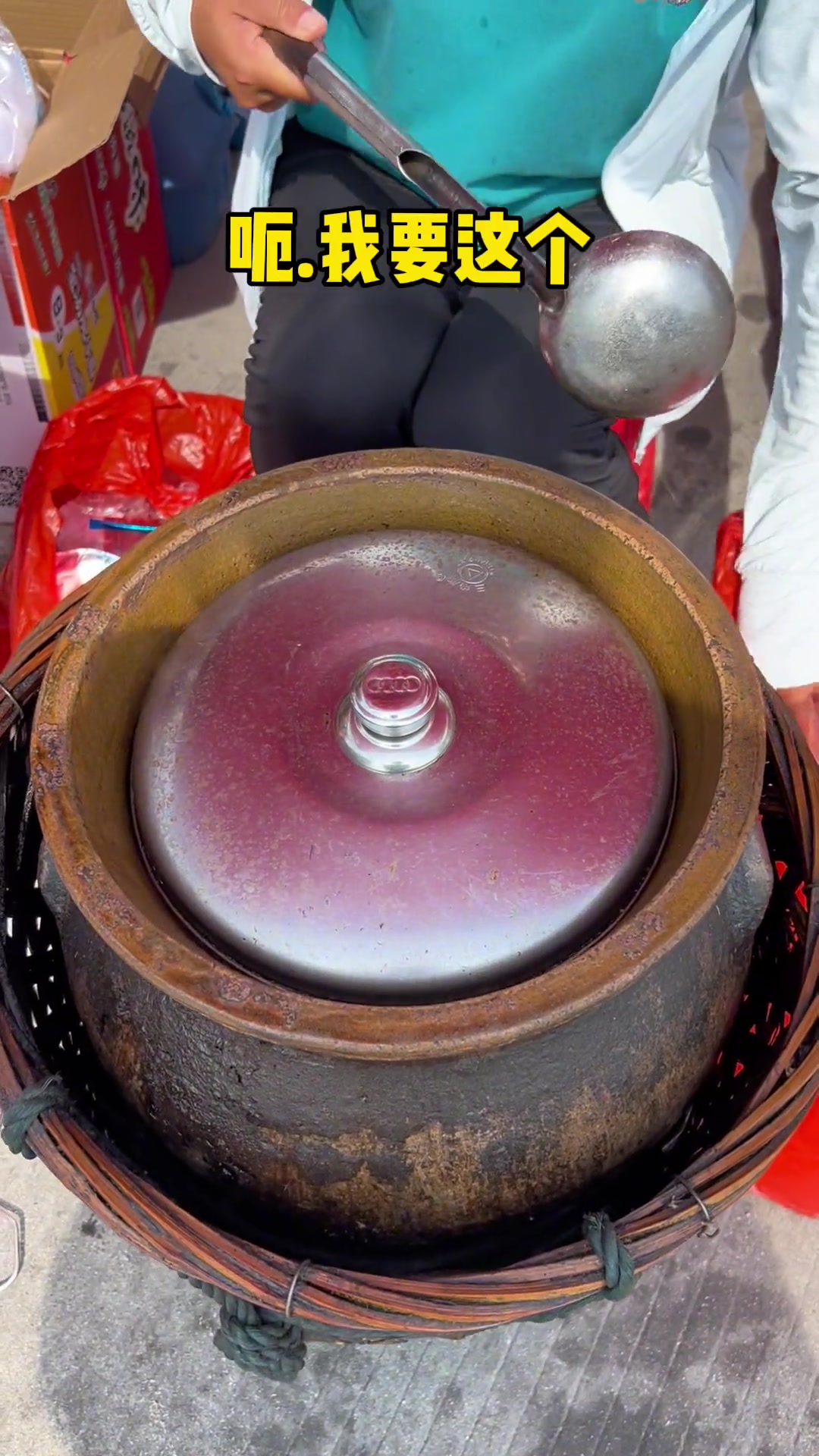 泉州街头的红烧牛肉面～一碗满满当当全是肉～老板加肉不手抖～