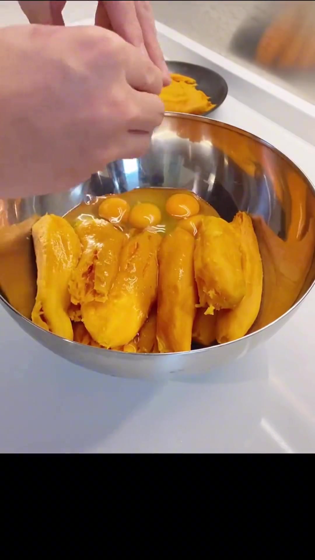 电饭锅、红薯、包饺子的面粉、一点油都不用糖!慕斯蛋糕就完成了!还减肥?