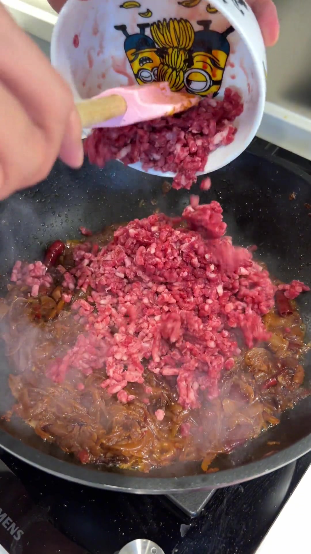 用火锅底料就能做出美味的万能香辣肉酱,真的不要太美味了!