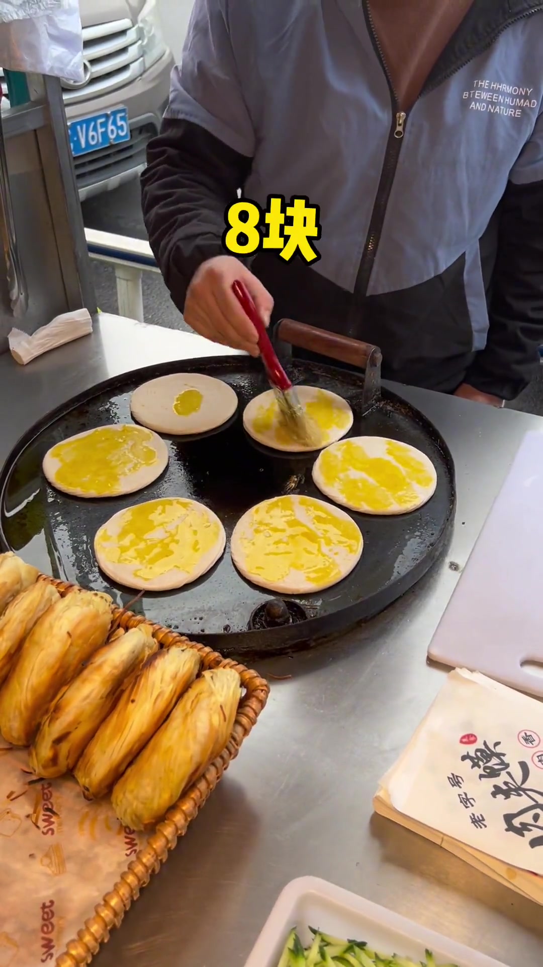 温州街头的里脊肉夹馍～是校门口的味道～