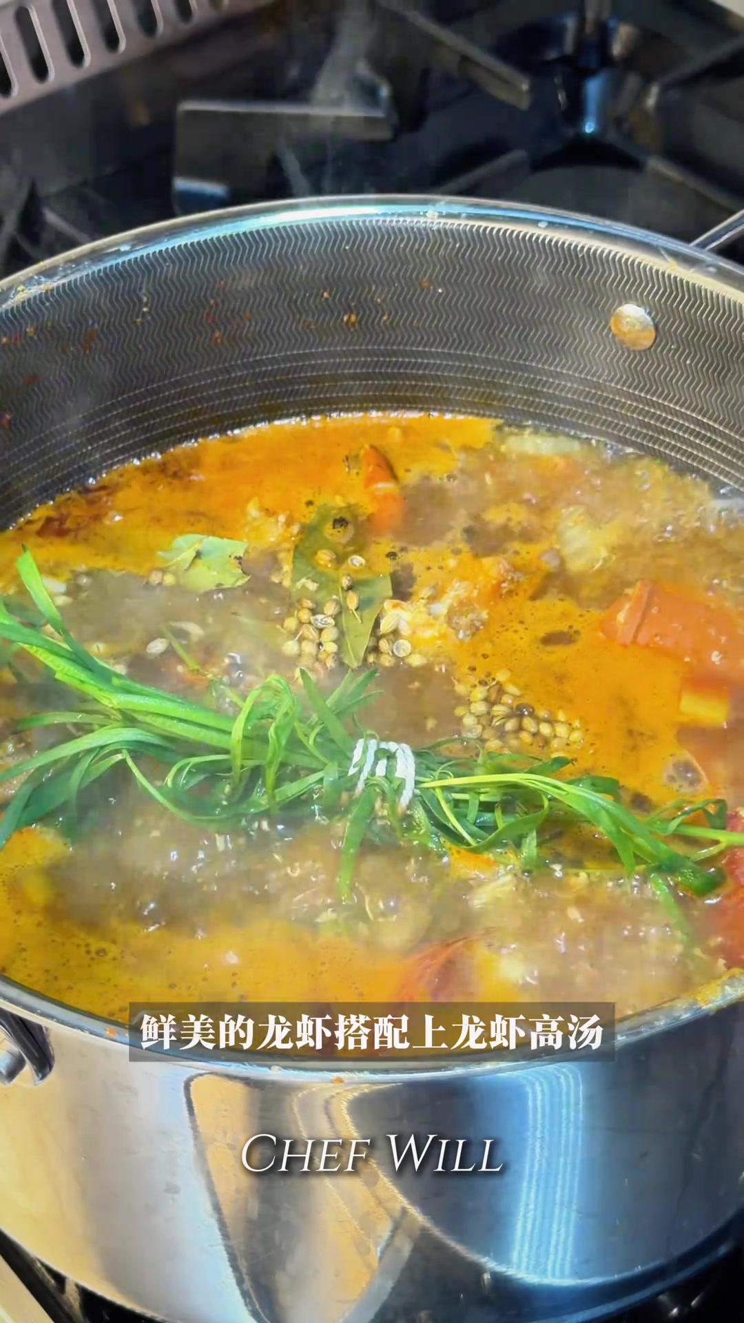 2。5kg的大龙虾！这样吃才不辜负它！ 今天来教给大家一个鲜美好吃的大龙虾薄片！这次直接买